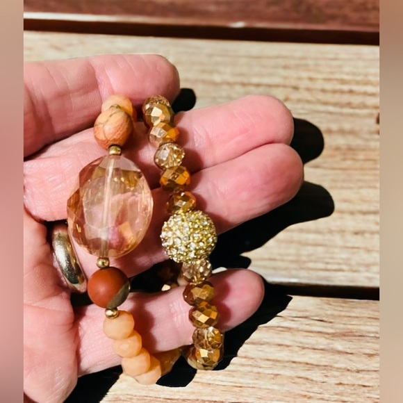 Two Beautiful Stretch bracelets - Picture 2 of 3